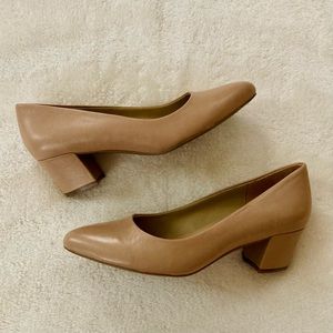 Naturalizer Carmen Nude Leather Pumps - 7 Wide
